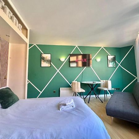 Studio Flat By Brookland Stays Serviced Accommodation Short Lets Leeds With Free Wifi Exterior photo