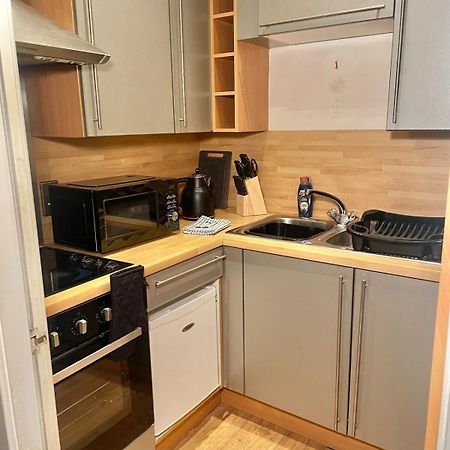 Studio Flat By Brookland Stays Serviced Accommodation Short Lets Leeds With Free Wifi Exterior photo