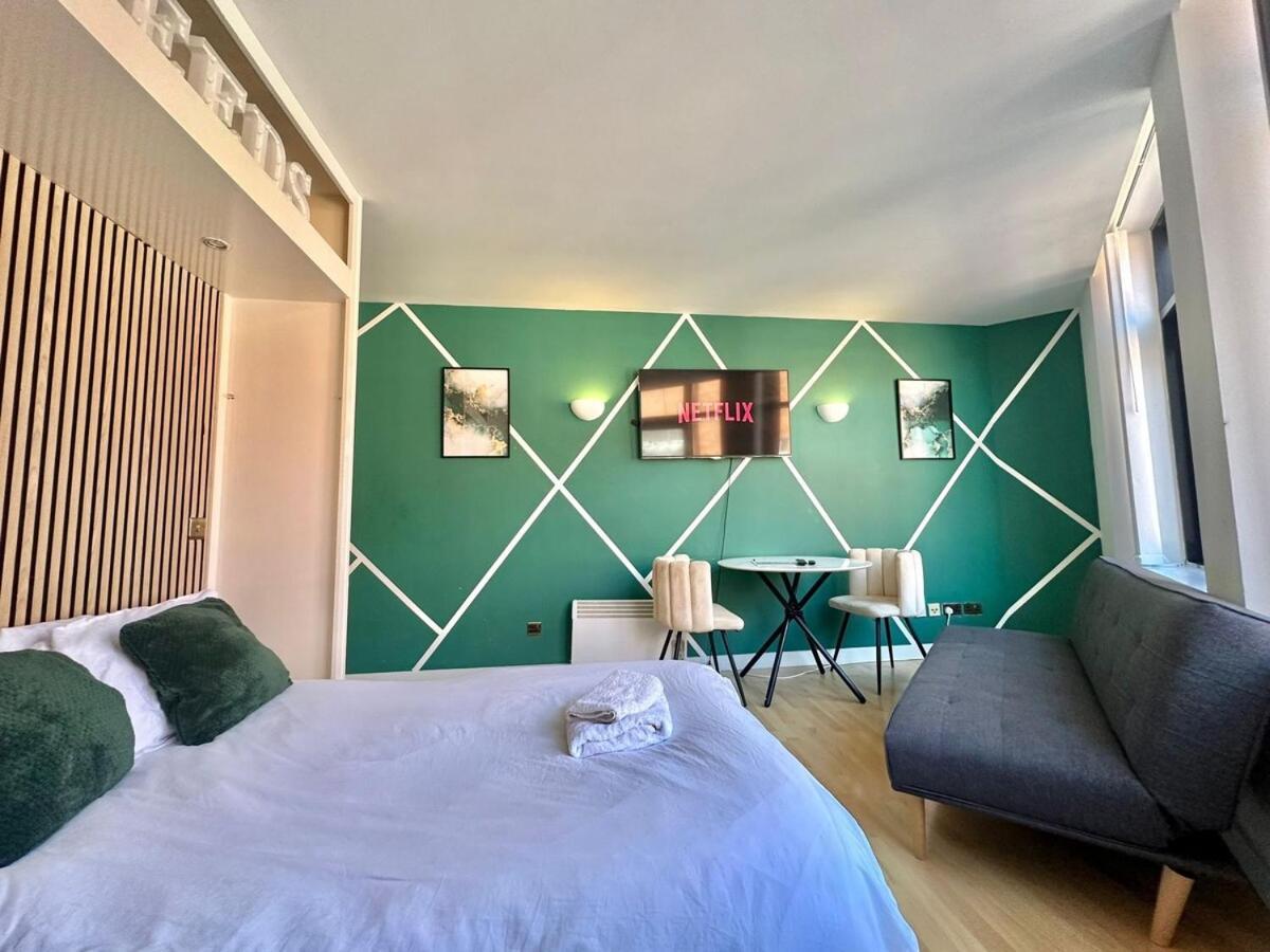 Studio Flat By Brookland Stays Serviced Accommodation Short Lets Leeds With Free Wifi Exterior photo