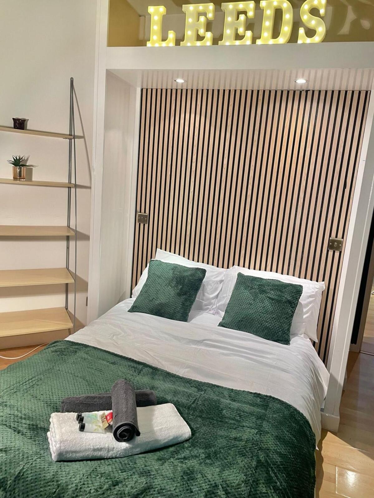 Studio Flat By Brookland Stays Serviced Accommodation Short Lets Leeds With Free Wifi Exterior photo
